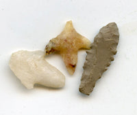 Lot of 3 various stone arrowheads, North Africa, Neolithic period, c.5000-3000 BC